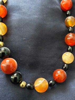 NECKLACE GENUINE AGATE ORANGE & GOLD BEADS WITH BLACK AGATE BEADS & BLACK GLASS